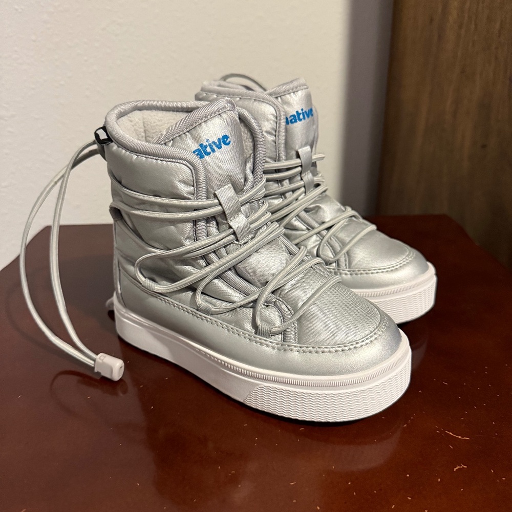 Children Size 12 Silver Snow Boot